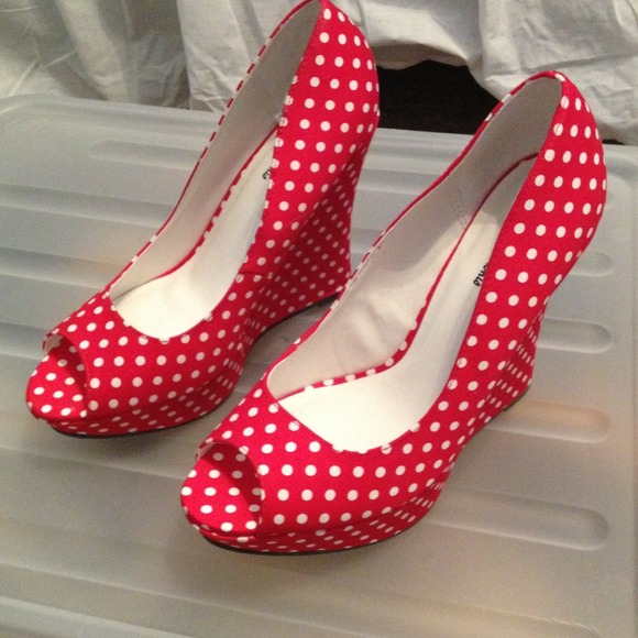 Never worn Michael Antonio cute red polka dot shoe - Picture 1 of 3