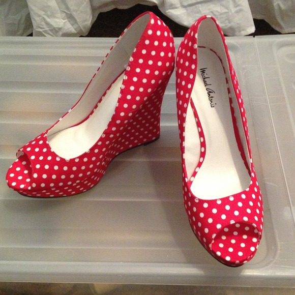 Never worn Michael Antonio cute red polka dot shoe - Picture 2 of 3