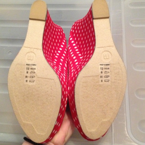 Never worn Michael Antonio cute red polka dot shoe - Picture 3 of 3