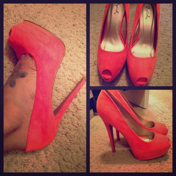 ❌❌❌SOLD❌❌❌❌CORAL PEEP TOE PUMPS!!