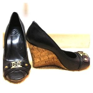 Tory Burch Carnell Black 8.5 Med, retail $295