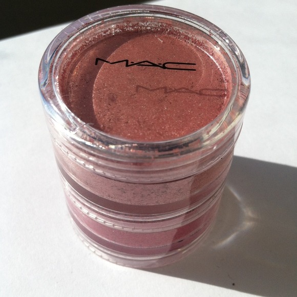 💰sold in bundle💰MAC pigments.