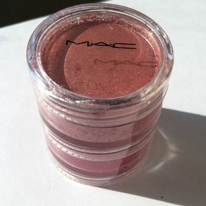 💰sold in bundle💰MAC pigments.