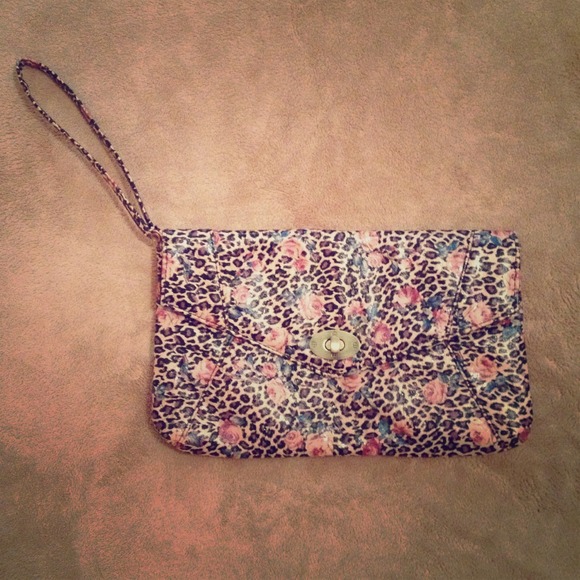 ❌SOLD in bundle❌F21 faux leather clutch