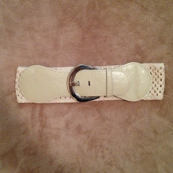 ❌SOLD in bundle❌Cream crochet belt