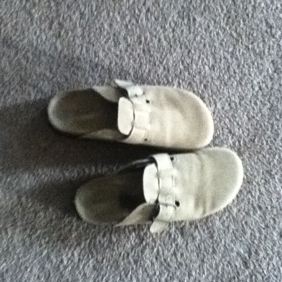 Tan clogs
