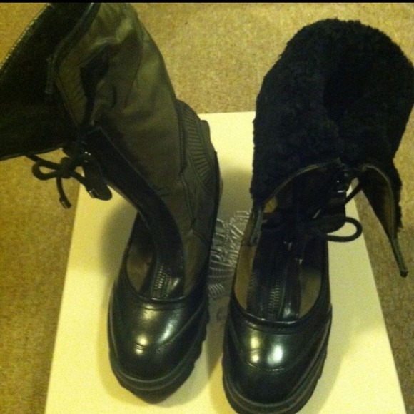 BURBERRY BOOTS - Picture 5 of 8