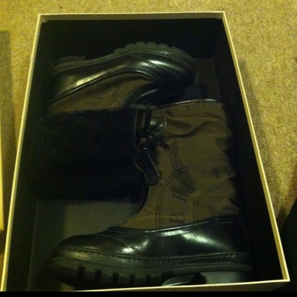 BURBERRY BOOTS - Picture 6 of 8