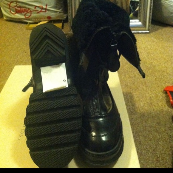 BURBERRY BOOTS - Picture 7 of 8