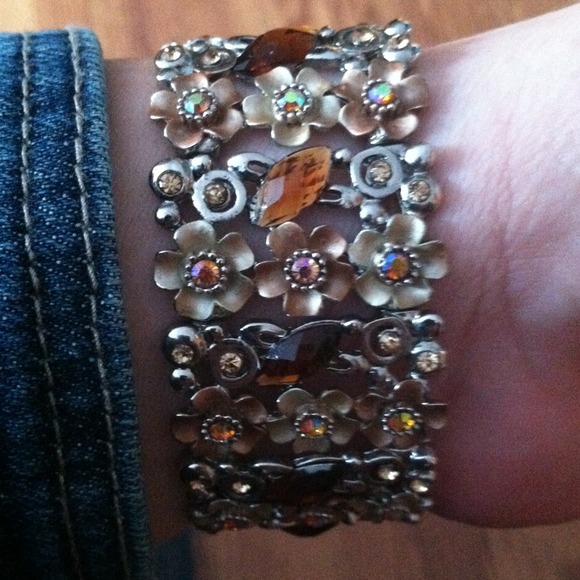 Stretchy jewel bracelet