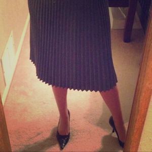 Gray polyester accordion pleated skirt, Size 8/10