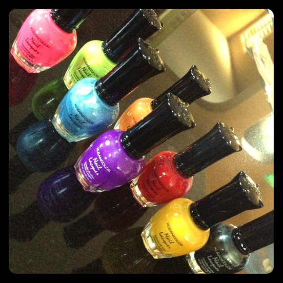NAIL polish!!💅💅👯😊(SOLD)