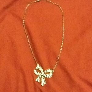 Bow necklace