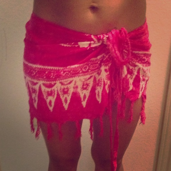 Pink and White Sorong from Hawaii, Waikiki!