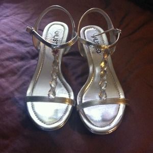 Kenneth Cole "unlisted" Silver strappy short heel