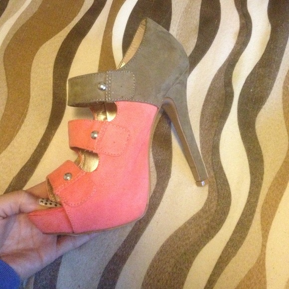 👠👞 - Picture 2 of 4