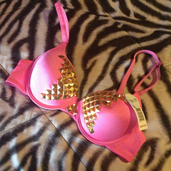 Bundle Studded bra & beanie😍😍😍