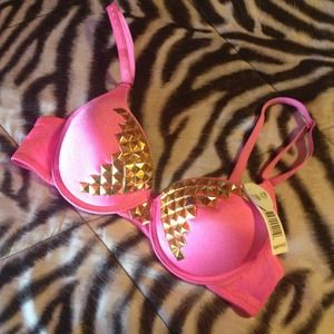 Bundle Studded bra & beanie😍😍😍