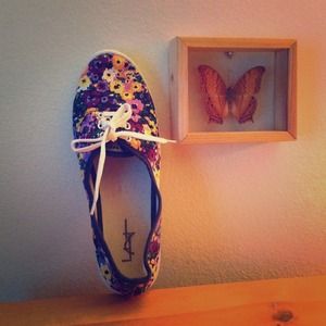 Laced floral Mary Janes w/shipping