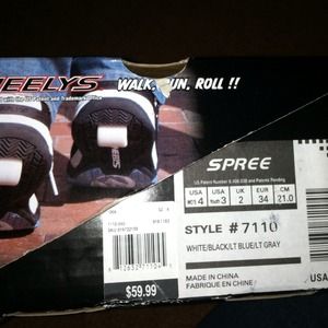 Boys brand new Heeleys