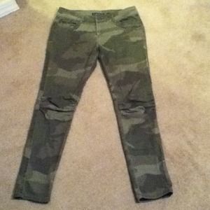 Vanilla skinny camouflage military jeans