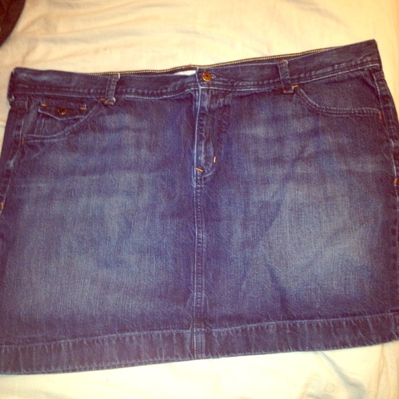 Old navy denim skirt. ⛔On hold⛔