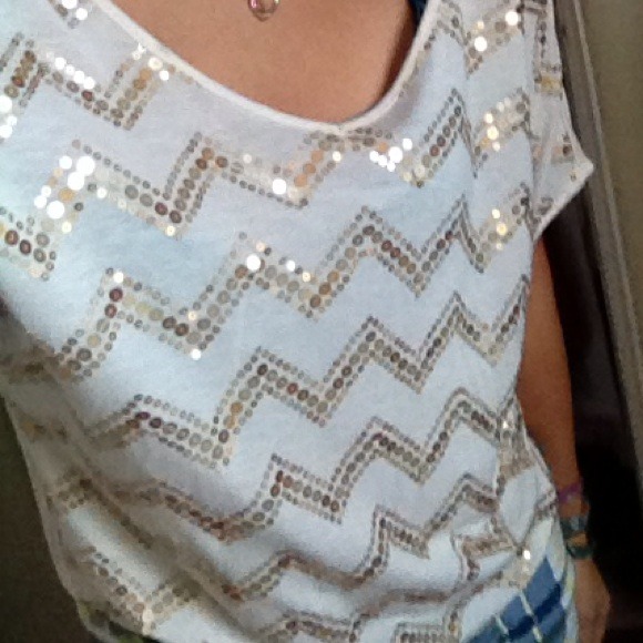 Loose fitted off white blouse - Picture 2 of 2