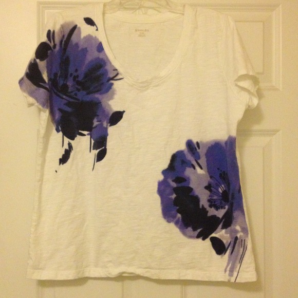 💥Sold💥White top purple/black floral design