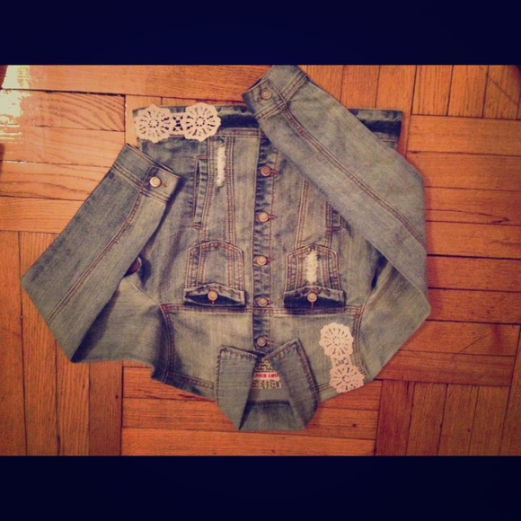 New Denim Jacket - Picture 1 of 2