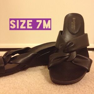Black naturalizer leather sandals