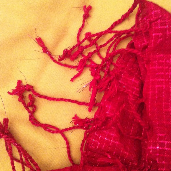 Fushia  scarf - Picture 3 of 3