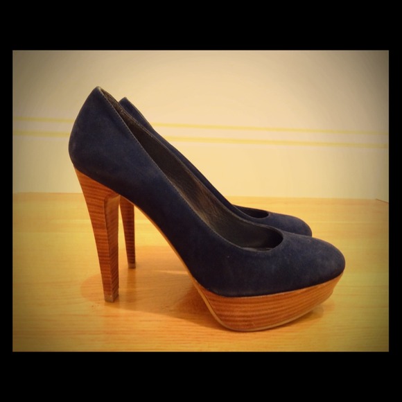 Stuart Weitzman Shoes - Stuart Weitzman blue suede pumps