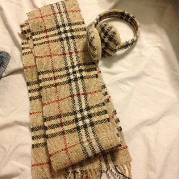 Burberry scarf reserved