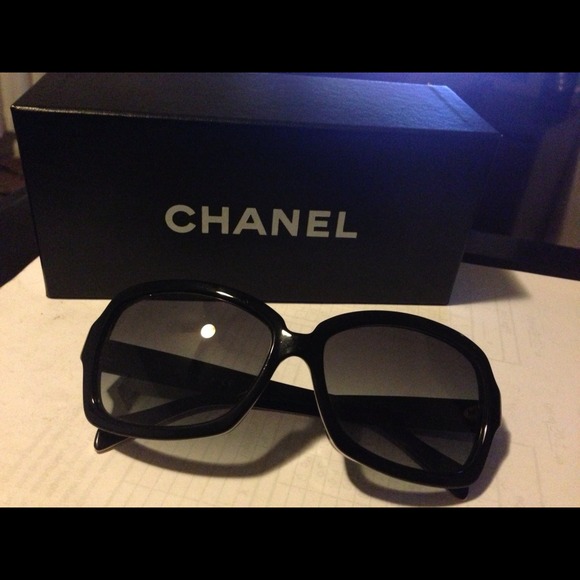 Authentic CHANEL CH5143A Sunglasses