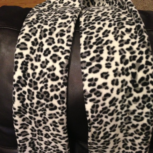 Leopard scarf