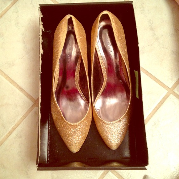 💢Sold💢✨✨Gold Marco Santi pumps✨✨