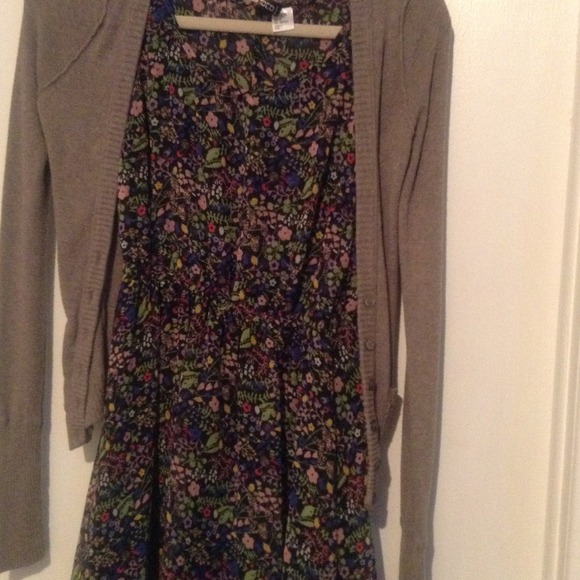 SOLD**H&M printed dress. - Picture 1 of 3