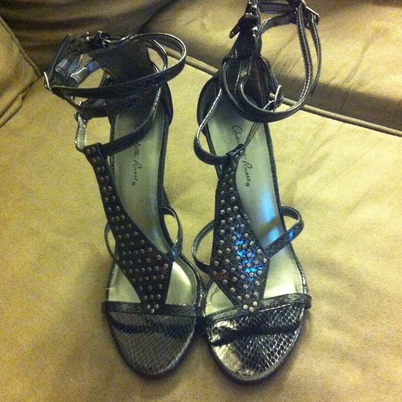 🔻Reduced🔻💋Sexy Studded Stilettos! - Picture 3 of 4
