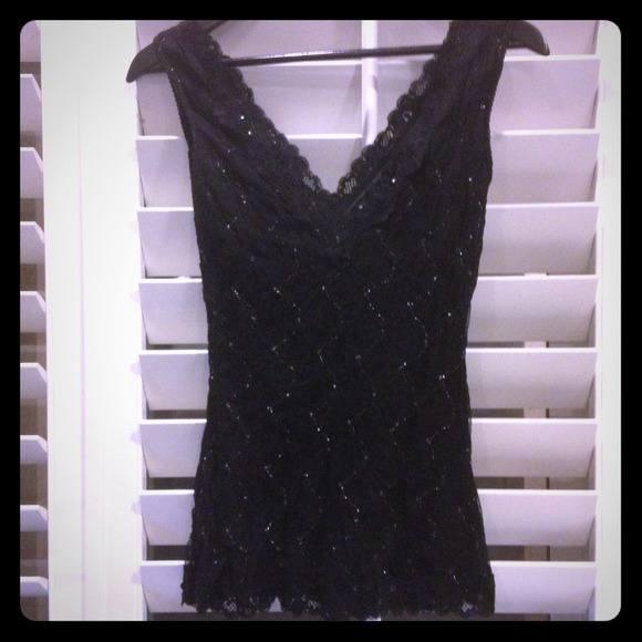 Lacy sequinsy black v neck tank