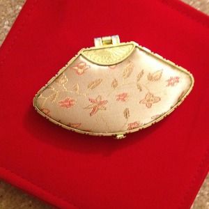 Pretty clutch mirror !!