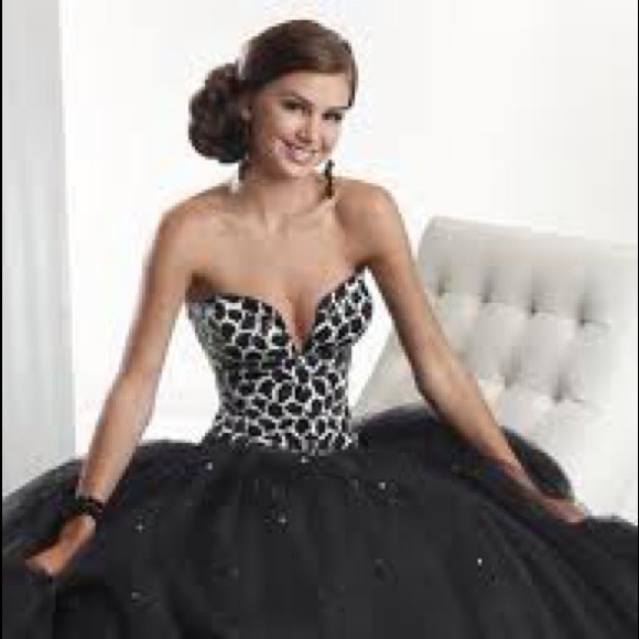 Prom dress by Flirt! Price is negotiable ;) - Picture 2 of 2