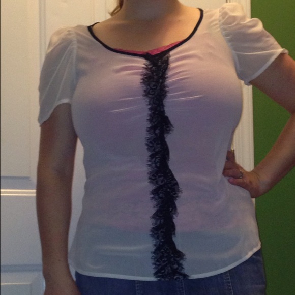 ⛔SOLD⛔*Gorgeous sheer cream blouse with black lace - Picture 2 of 2