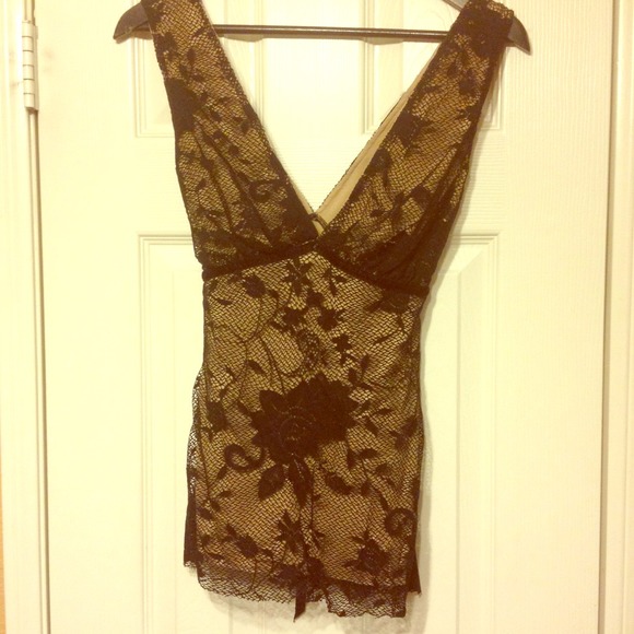 Beautiful lace w skin color underlay