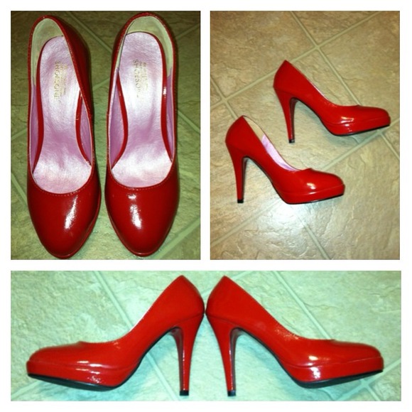 *NWT* Shoesone Sz 7 Sexy Red pumps heels shoes - Picture 2 of 4