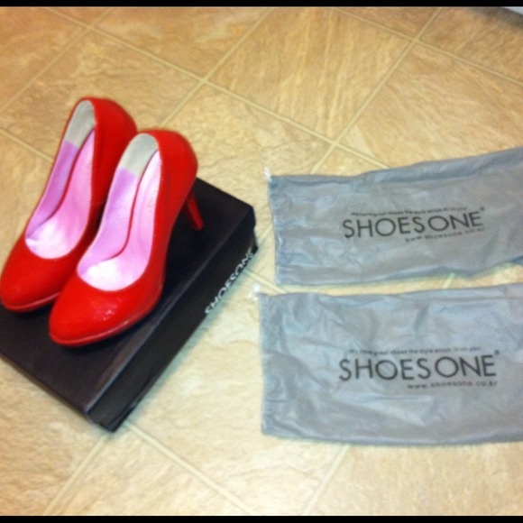 *NWT* Shoesone Sz 7 Sexy Red pumps heels shoes - Picture 4 of 4