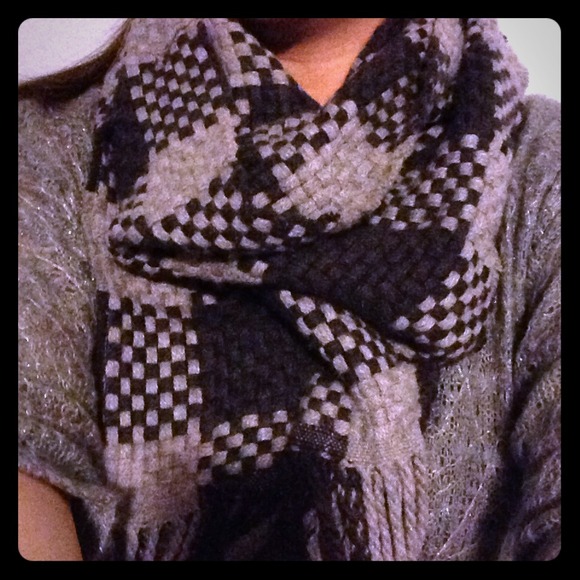 🔴SOLD🔴🍁Banana Republic Checkered Scarf🍁