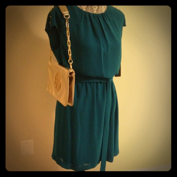 ⭐SOLD in Bundle⭐NWT- Tie Waist GUESS Dress