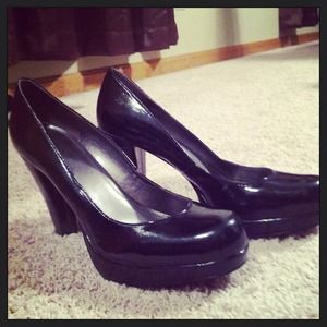 Calvin Klein Size 10 black pumps
