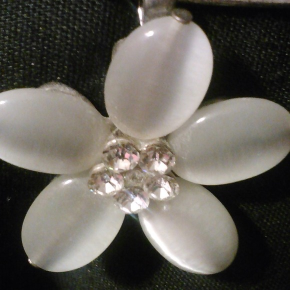 $SOLD$ Daisy choker with diamond pearl set - Picture 2 of 3