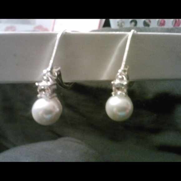 $SOLD$ Daisy choker with diamond pearl set - Picture 3 of 3